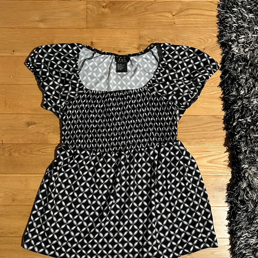 Apt. 9 Black and White Smocked Cap Sleeve Blouse
